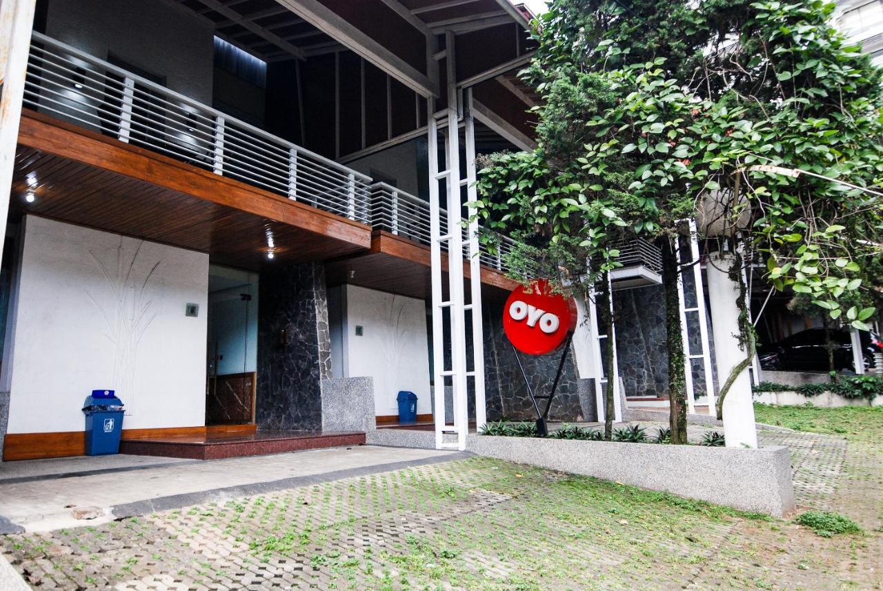 Oyo 229 Hi Quality Hotel Bandung Exterior photo