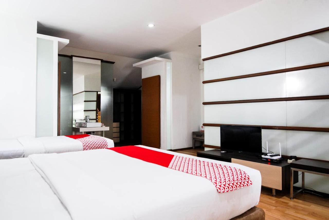 Oyo 229 Hi Quality Hotel Bandung Exterior photo