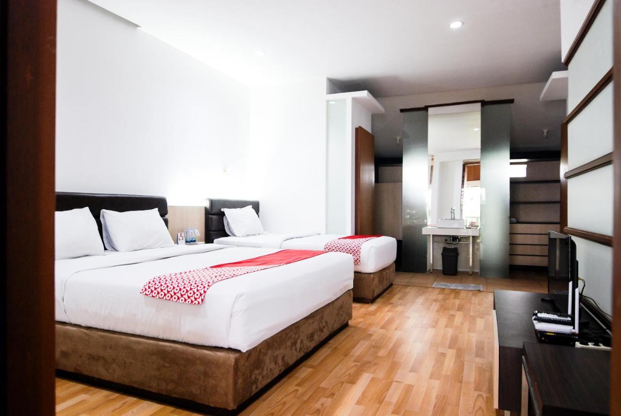 Oyo 229 Hi Quality Hotel Bandung Exterior photo