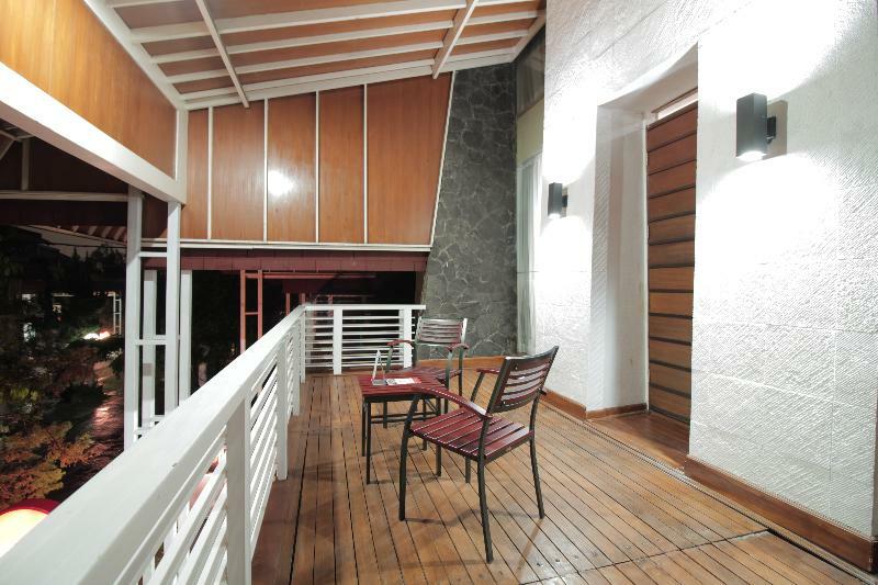 Oyo 229 Hi Quality Hotel Bandung Exterior photo